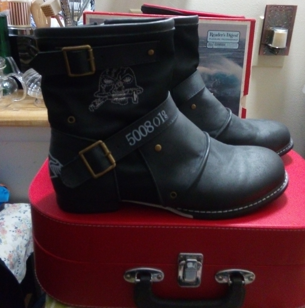 Black Buckle Motto Boots